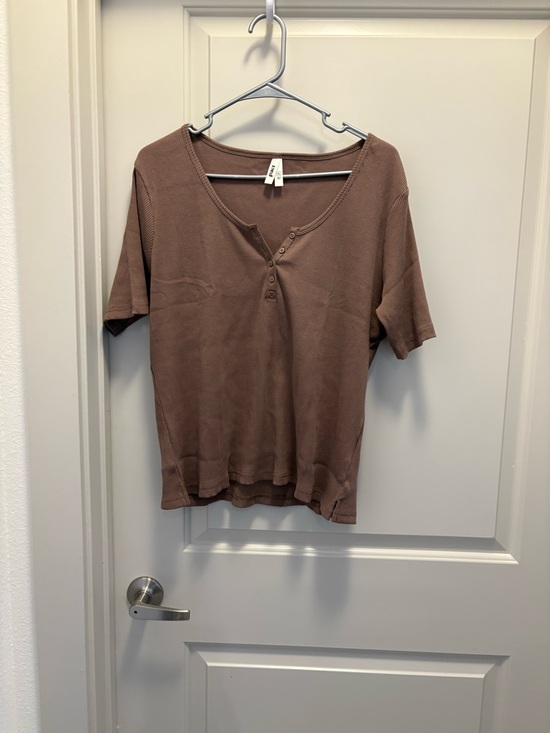 Pact Tops - Pact Organic Cotton Short-Sleeve Henley Top NWOT - Brown Size XL